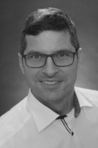 Porträt des Autors Prof. Dr. Sören Schubert, fachärztliche Ausbildung für Medizinische Mikrobiologie und Infektionsepidemiologie