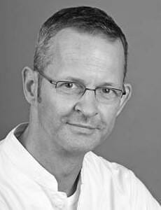 Porträt des Autors Prof. Dr. med. Carsten Buhmann Oberarzt der Parkinson-Tagesklinik sowie Ärztlicher Leiter des Ambulanzzentrums am Universitätsklinikum Hamburg-Eppendorf