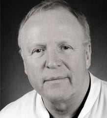 Porträt des Autors Prof. Dr. Dr. Joachim Nadstawek Leiter der Schmerzmedizin in der Klinik für Anästhesiologie und Operative Intensivmedizin