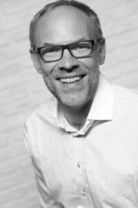 Porträt des Autors Dr. med. Sven Lienert, Facharzt für Kinder- und Jugendpsychiatrie sowie für Kinder- und Jugendmedizin