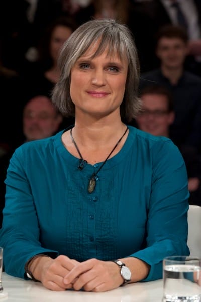 Porträt der Autorin Julia von Weiler, Geschäftsführerin von „Innocence in Danger e.V.“
