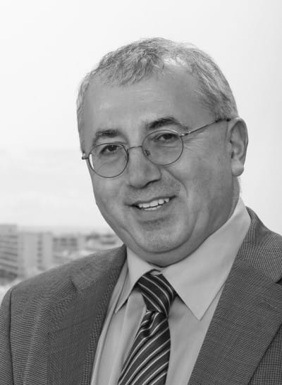 Porträt des Autors PD Dr. med. Achim Neufang, Direktor der Klinik für Gefäßchirurgie, HSK, Dr. Horst Schmidt Klinik, Wiesbaden