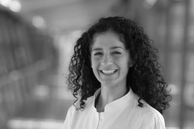 Porträt der Autorin Prof. Dr. med. Yurdagül Zopf, Fachärztin für Gastroenterologie und Innere Medizin