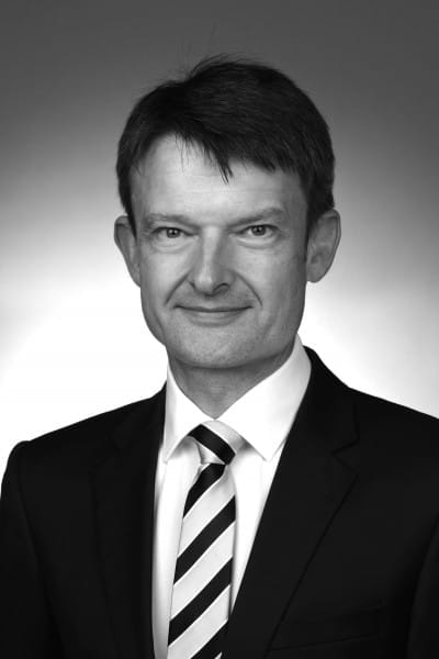 Porträt des Autors Prof. Dr. Wolfgang Buchalla, Direktor der Poliklinik für Zahnerhaltung und Parodontologie am Universitätsklinikum Regensburg