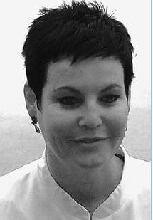 Porträt der Autorin Priv.-Doz. Dr. med. Jutta Auberger, spezialisiert auf die klinische Behandlung von akuten Leukämien, aggressiven Lymphomen sowie auf das Management schwerer Infektionen bei Patienten mit Immunschwäche