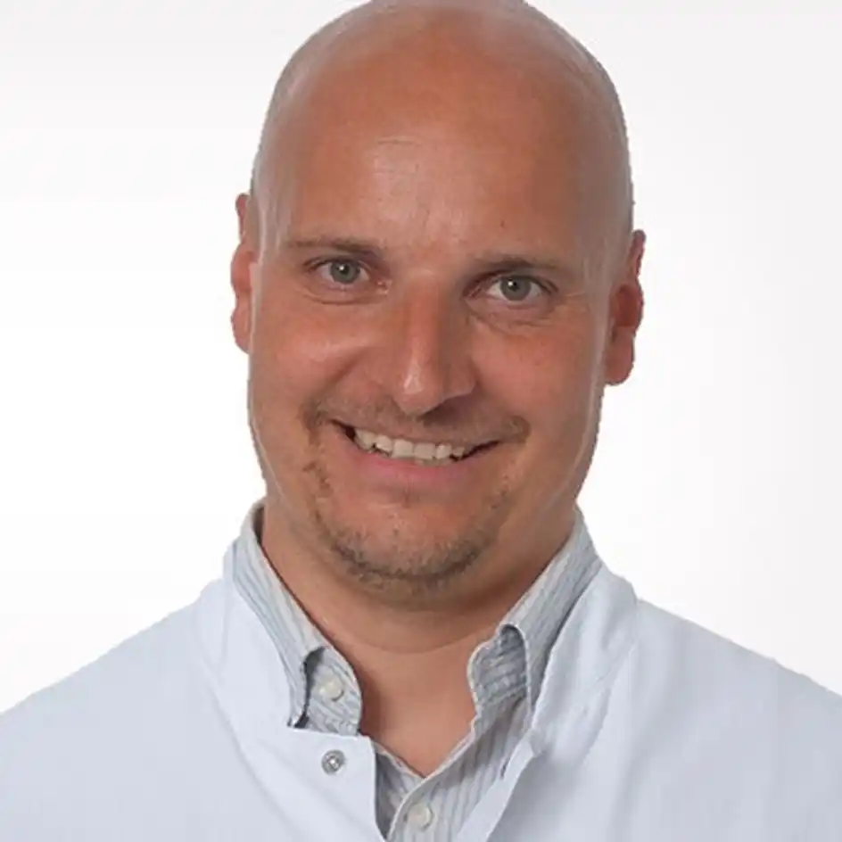 Porträtfoto des Autors Dr. med. Tobias Hecht