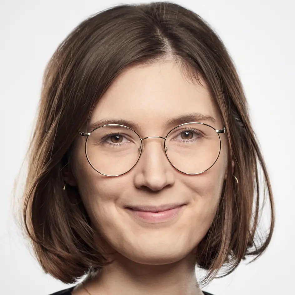 Portraitfoto der Autorin Dr. Lisa Daniel-Fischer